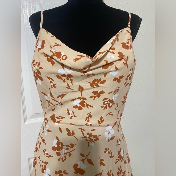- WILLOW Floral mini dress size M - Picture 4 of 10